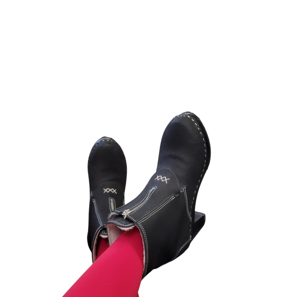 Stylish Black Ankle Boots with White Stitching